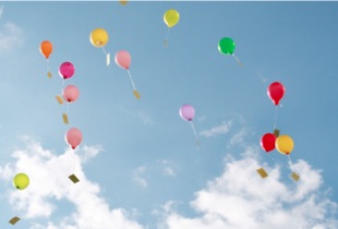 Luftballon-Weitflug für unvergessliche Hochzeitsfeste